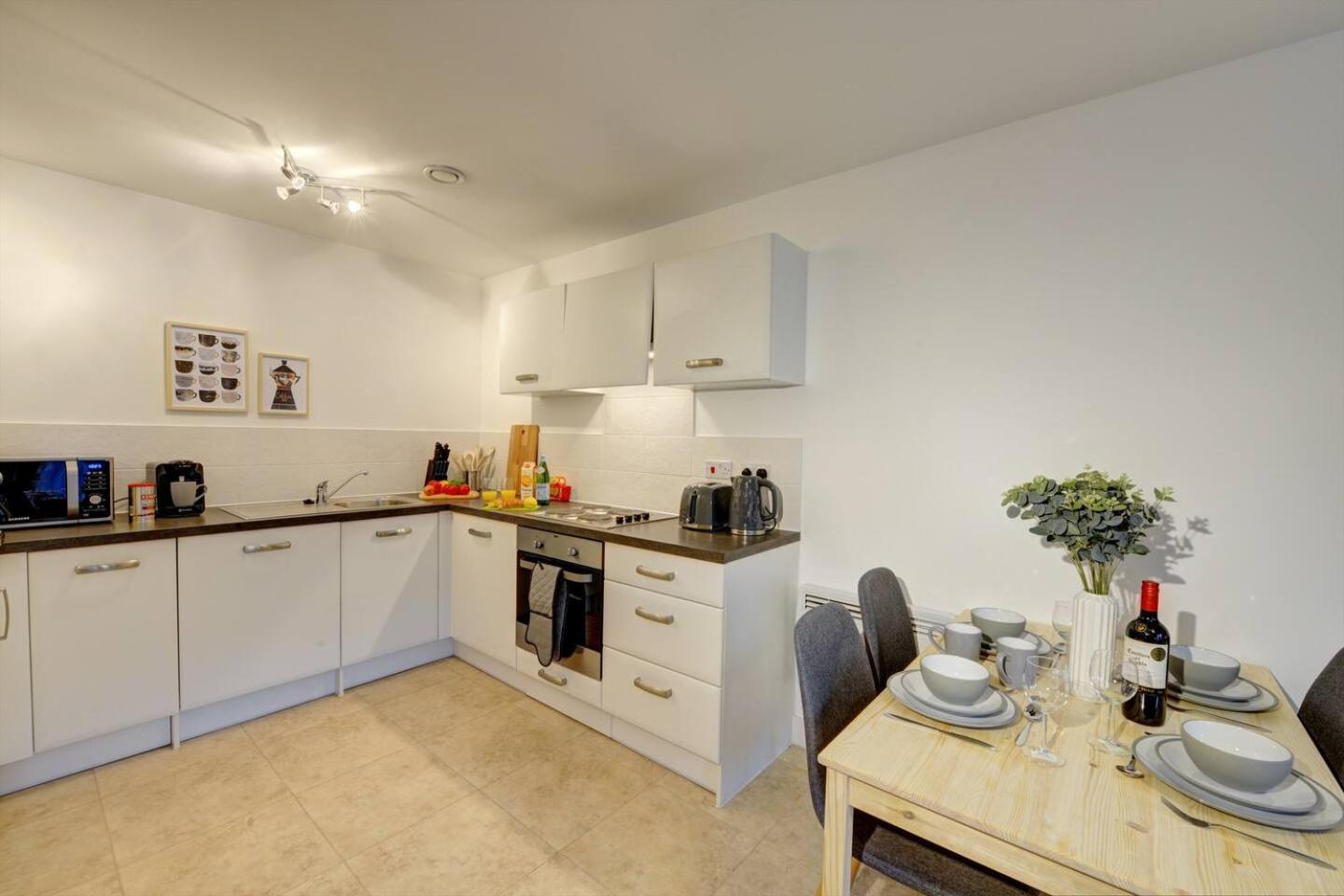 Lovely Flat In Kiln Close With Free Parking Apartamento